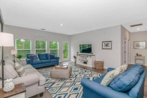 Tee Time-Golf Course Home with Pool Table, Ping Pong, and More!